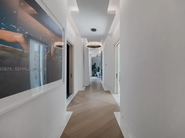 7-bedroom home for sale in Miami Beach - 58 La Gorce Cir - MondialRealty