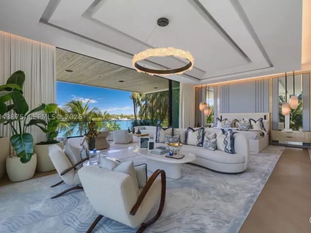 7-bedroom home for sale in Miami Beach - 58 La Gorce Cir - MondialRealty