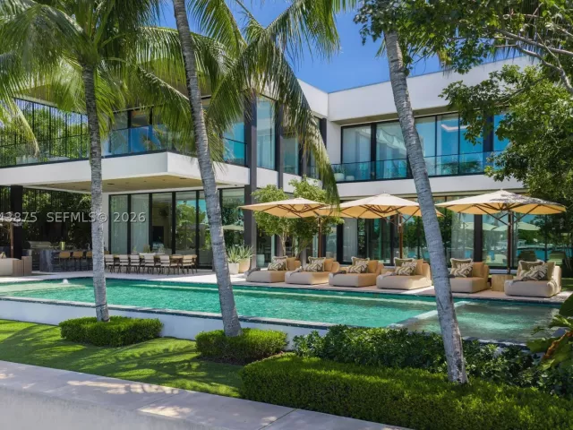 7-bedroom home for sale in Miami Beach - 58 La Gorce Cir - MondialRealty