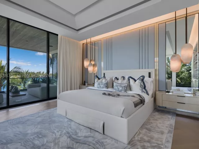 7-bedroom home for sale in Miami Beach - 58 La Gorce Cir - MondialRealty