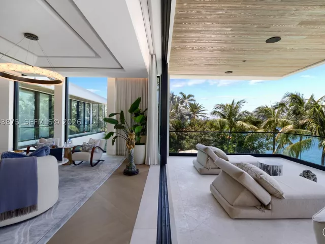 7-bedroom home for sale in Miami Beach - 58 La Gorce Cir - MondialRealty