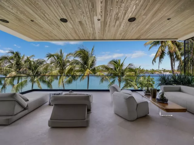 7-bedroom home for sale in Miami Beach - 58 La Gorce Cir - MondialRealty