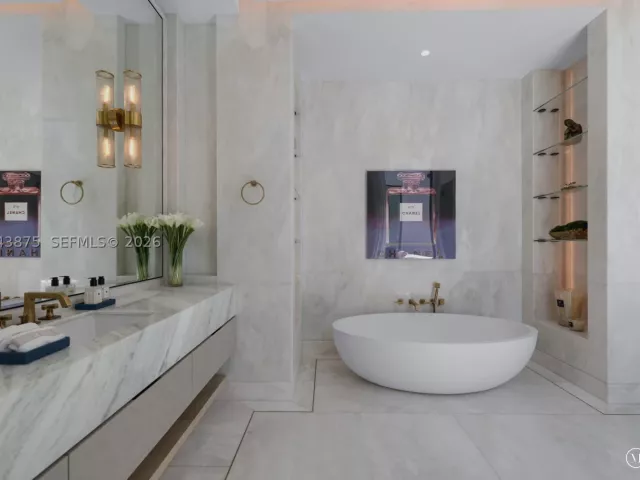 7-bedroom home for sale in Miami Beach - 58 La Gorce Cir - MondialRealty