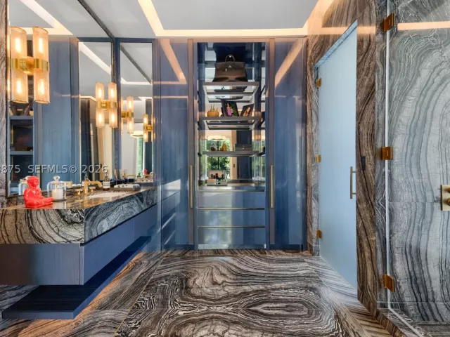 7-bedroom home for sale in Miami Beach - 58 La Gorce Cir - MondialRealty