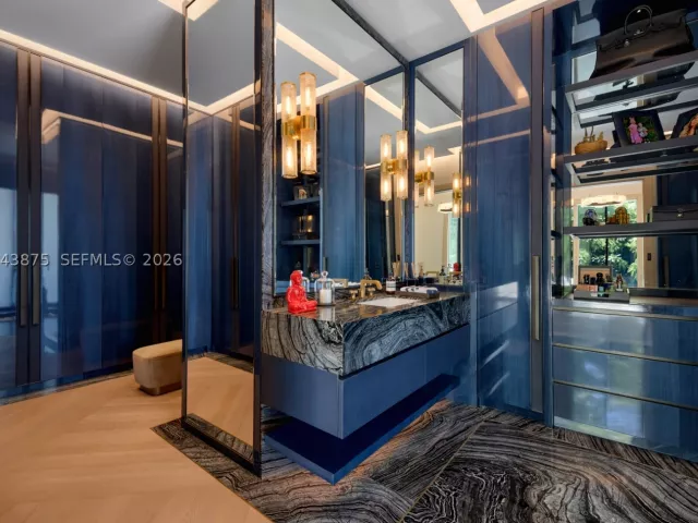 7-bedroom home for sale in Miami Beach - 58 La Gorce Cir - MondialRealty