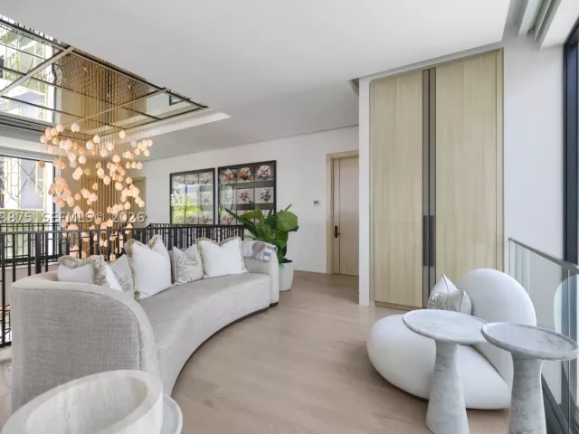 7-bedroom home for sale in Miami Beach - 58 La Gorce Cir - MondialRealty
