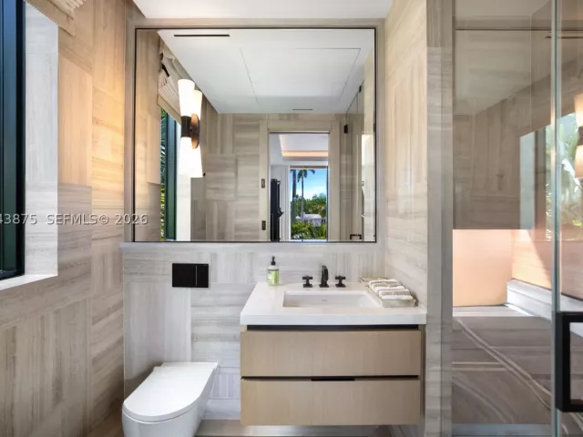 7-bedroom home for sale in Miami Beach - 58 La Gorce Cir - MondialRealty
