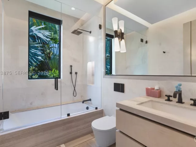7-bedroom home for sale in Miami Beach - 58 La Gorce Cir - MondialRealty