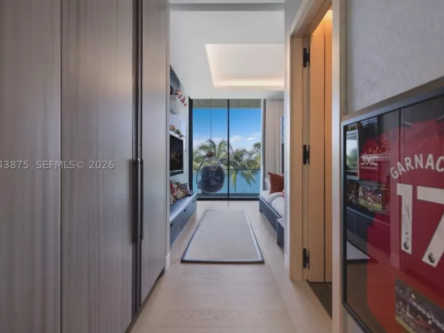 7-bedroom home for sale in Miami Beach - 58 La Gorce Cir - MondialRealty