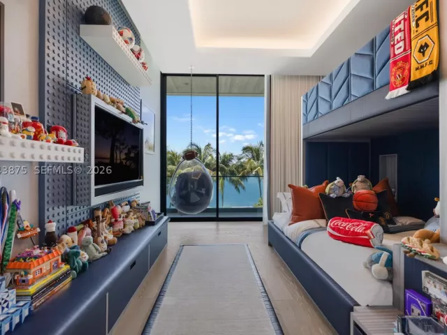 7-bedroom home for sale in Miami Beach - 58 La Gorce Cir - MondialRealty