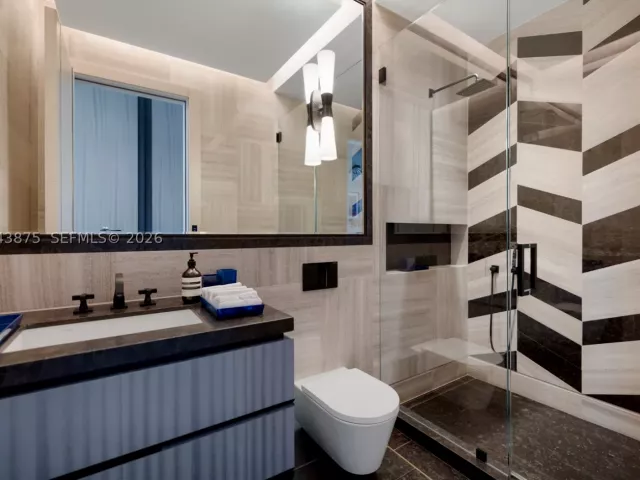 7-bedroom home for sale in Miami Beach - 58 La Gorce Cir - MondialRealty