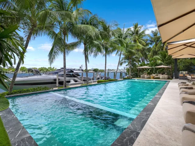 7-bedroom home for sale in Miami Beach - 58 La Gorce Cir - MondialRealty