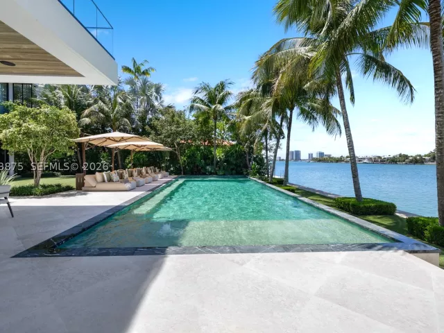 7-bedroom home for sale in Miami Beach - 58 La Gorce Cir - MondialRealty
