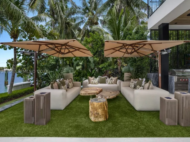 7-bedroom home for sale in Miami Beach - 58 La Gorce Cir - MondialRealty