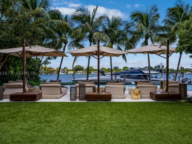 7-bedroom home for sale in Miami Beach - 58 La Gorce Cir - MondialRealty
