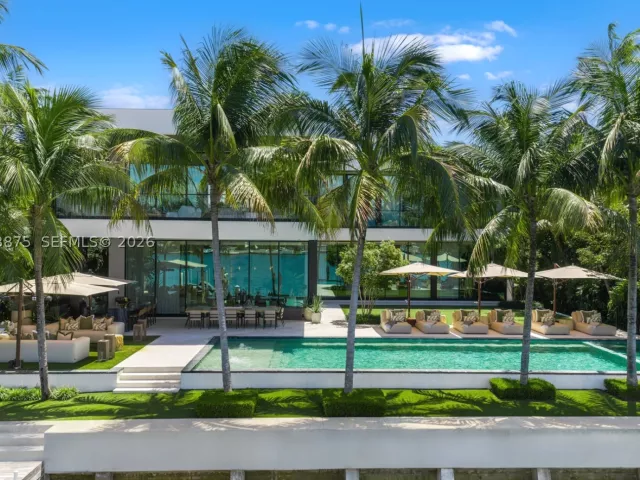 7-bedroom home for sale in Miami Beach - 58 La Gorce Cir - MondialRealty