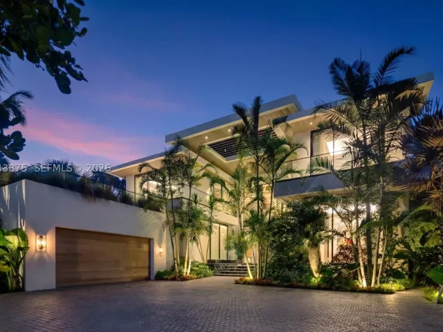 7-bedroom home for sale in Miami Beach - 58 La Gorce Cir - MondialRealty