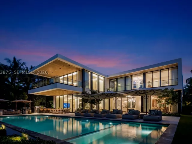 7-bedroom home for sale in Miami Beach - 58 La Gorce Cir - MondialRealty