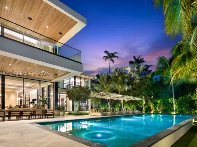 7-bedroom home for sale in Miami Beach - 58 La Gorce Cir - MondialRealty