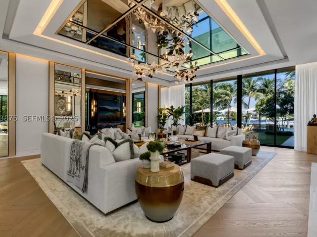 7-bedroom home for sale in Miami Beach - 58 La Gorce Cir - MondialRealty