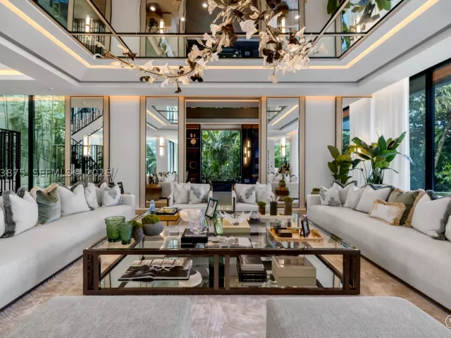 7-bedroom home for sale in Miami Beach - 58 La Gorce Cir - MondialRealty