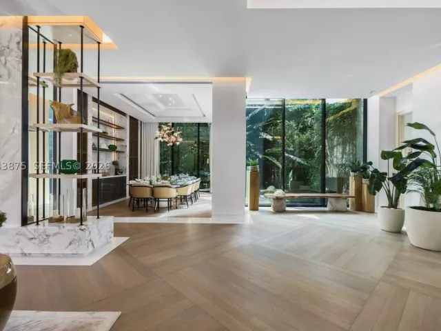 7-bedroom home for sale in Miami Beach - 58 La Gorce Cir - MondialRealty