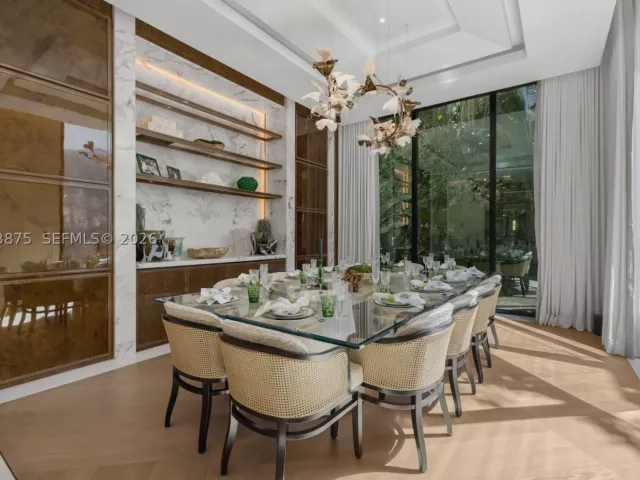 7-bedroom home for sale in Miami Beach - 58 La Gorce Cir - MondialRealty