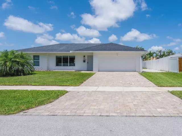 4-bedroom home for rent in Boca Raton - 669 NW 15th Ave 0 - MondialRealty