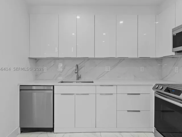 4-bedroom home for rent in Boca Raton - 669 NW 15th Ave 0 - MondialRealty