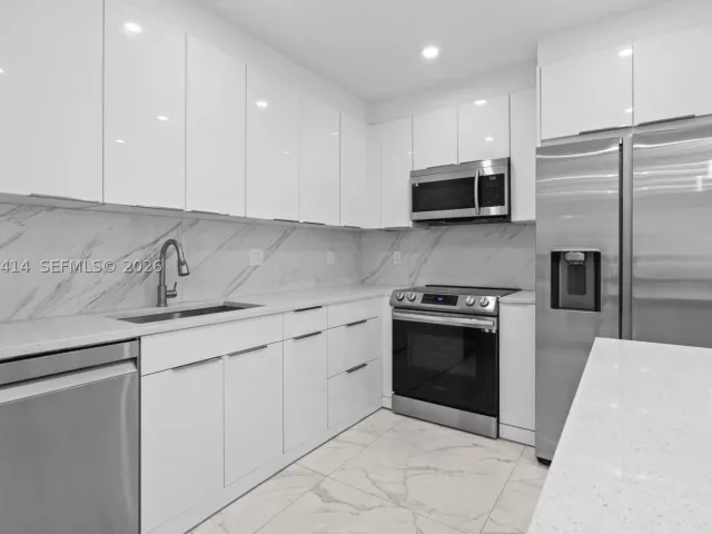 4-bedroom home for rent in Boca Raton - 669 NW 15th Ave 0 - MondialRealty