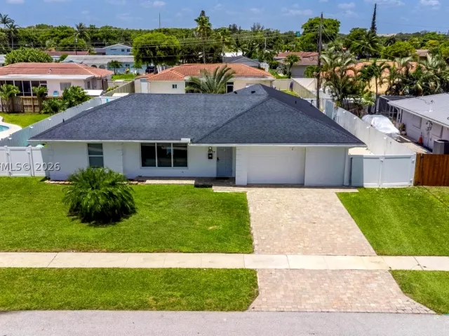 4-bedroom home for rent in Boca Raton - 669 NW 15th Ave 0 - MondialRealty