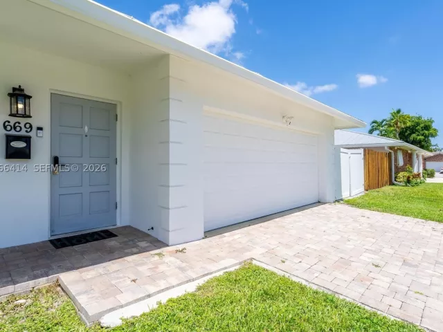 4-bedroom home for rent in Boca Raton - 669 NW 15th Ave 0 - MondialRealty