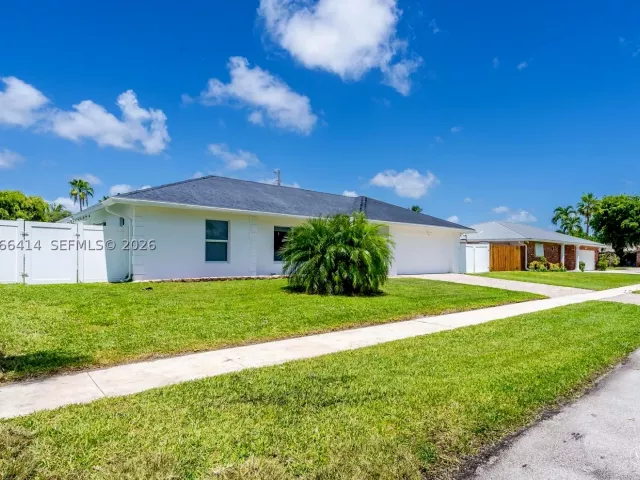 4-bedroom home for rent in Boca Raton - 669 NW 15th Ave 0 - MondialRealty