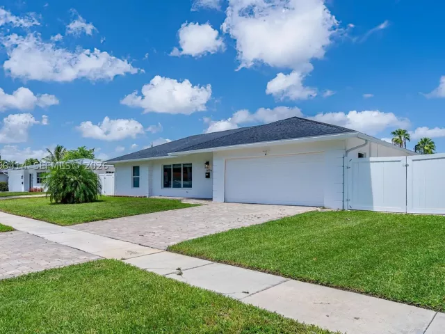 4-bedroom home for rent in Boca Raton - 669 NW 15th Ave 0 - MondialRealty