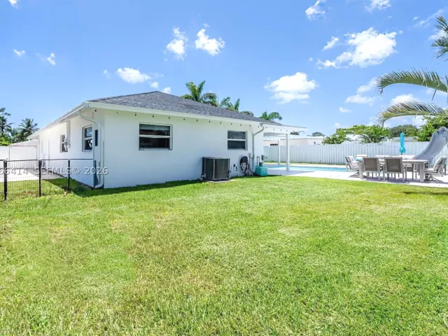 4-bedroom home for rent in Boca Raton - 669 NW 15th Ave 0 - MondialRealty
