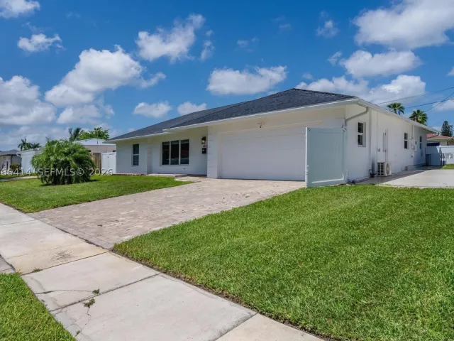 4-bedroom home for rent in Boca Raton - 669 NW 15th Ave 0 - MondialRealty
