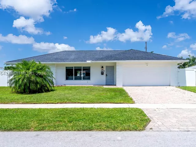 4-bedroom home for rent in Boca Raton - 669 NW 15th Ave 0 - MondialRealty