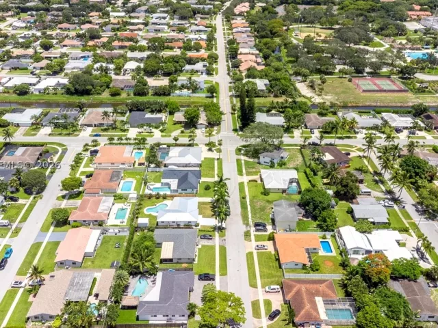 4-bedroom home for rent in Boca Raton - 669 NW 15th Ave 0 - MondialRealty