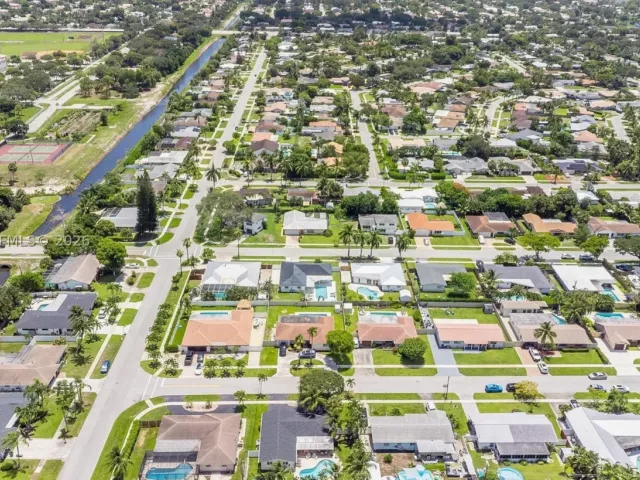 4-bedroom home for rent in Boca Raton - 669 NW 15th Ave 0 - MondialRealty