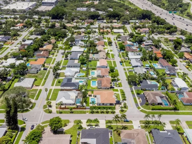 4-bedroom home for rent in Boca Raton - 669 NW 15th Ave 0 - MondialRealty