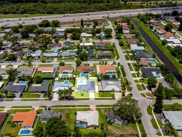 4-bedroom home for rent in Boca Raton - 669 NW 15th Ave 0 - MondialRealty