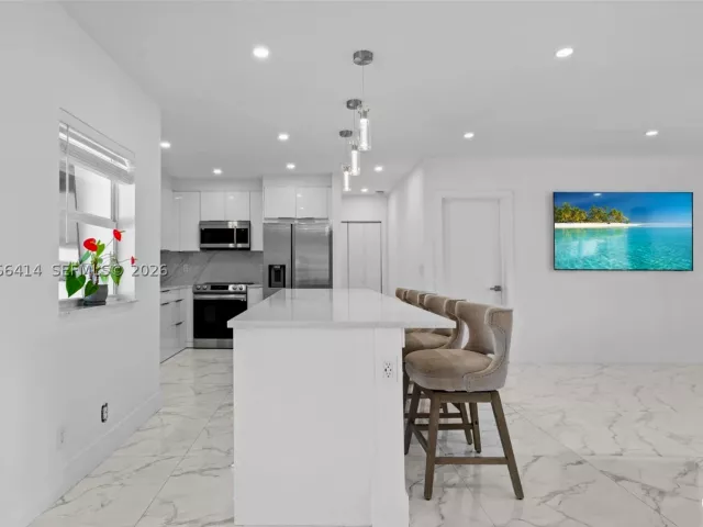 4-bedroom home for rent in Boca Raton - 669 NW 15th Ave 0 - MondialRealty