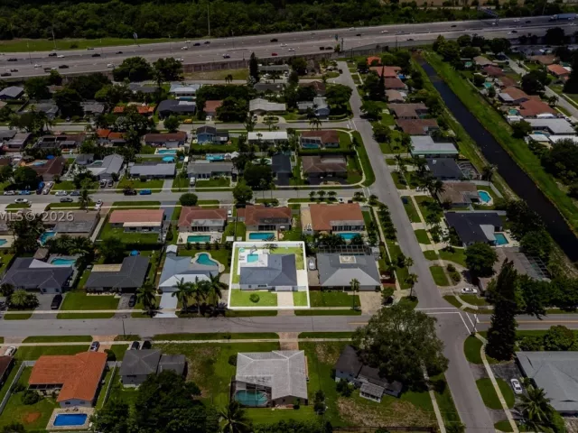 4-bedroom home for rent in Boca Raton - 669 NW 15th Ave 0 - MondialRealty