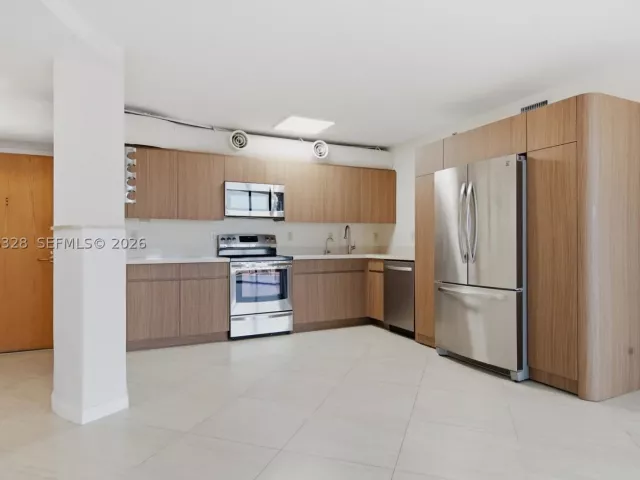 2-bedroom condo for sale in Aventura - 3610 Yacht Club Dr 1114 - MondialRealty