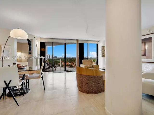 2-bedroom condo for sale in Aventura - 3610 Yacht Club Dr 1114 - MondialRealty
