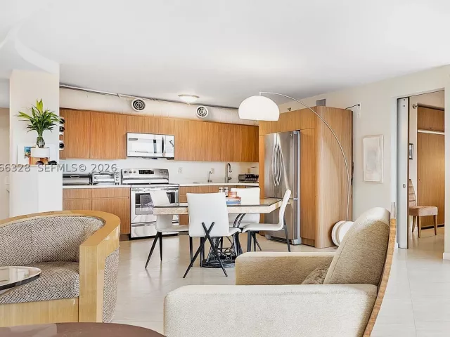2-bedroom condo for sale in Aventura - 3610 Yacht Club Dr 1114 - MondialRealty