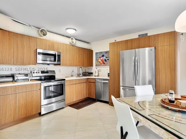 2-bedroom condo for sale in Aventura - 3610 Yacht Club Dr 1114 - MondialRealty