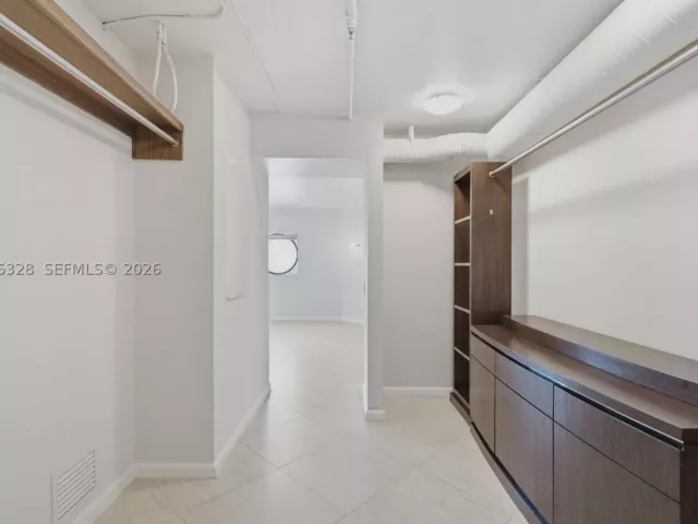 2-bedroom condo for sale in Aventura - 3610 Yacht Club Dr 1114 - MondialRealty