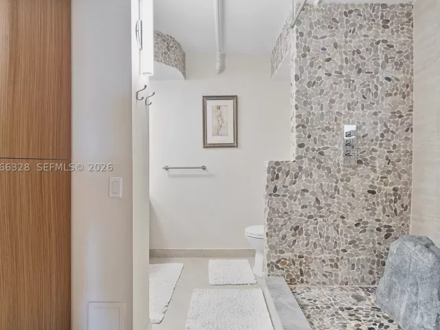 2-bedroom condo for sale in Aventura - 3610 Yacht Club Dr 1114 - MondialRealty