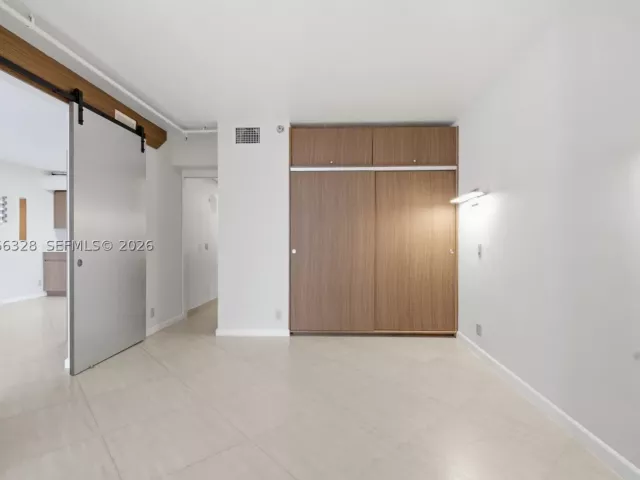 2-bedroom condo for sale in Aventura - 3610 Yacht Club Dr 1114 - MondialRealty